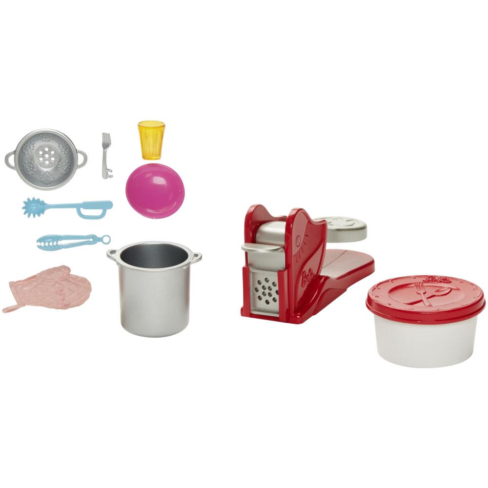 Barbie Makarna Şefi ve Mutfak Oyun Seti DMC36