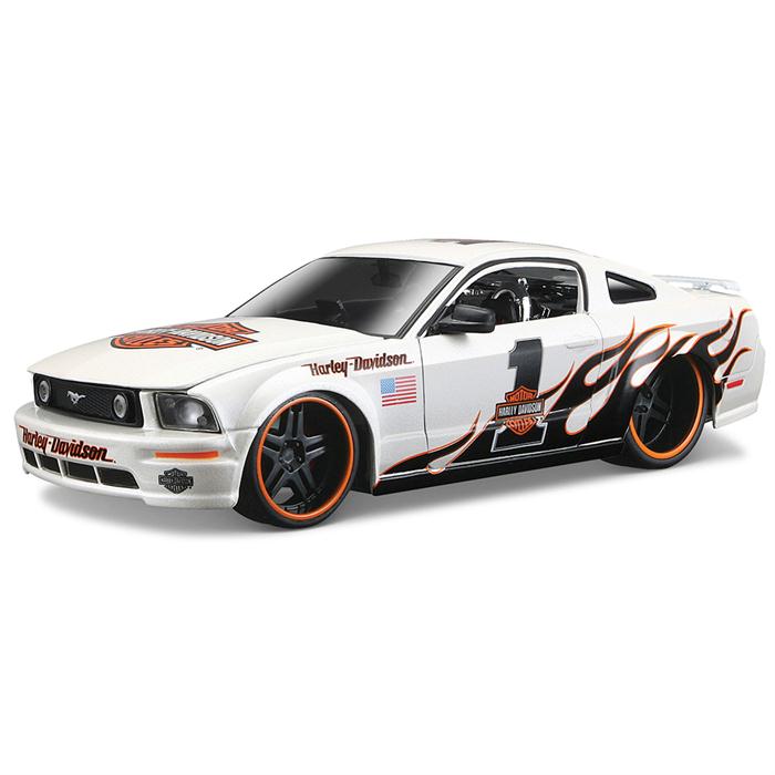 Maisto Ford Mustang GT 2006 1:24 Harley Davidson Beyaz