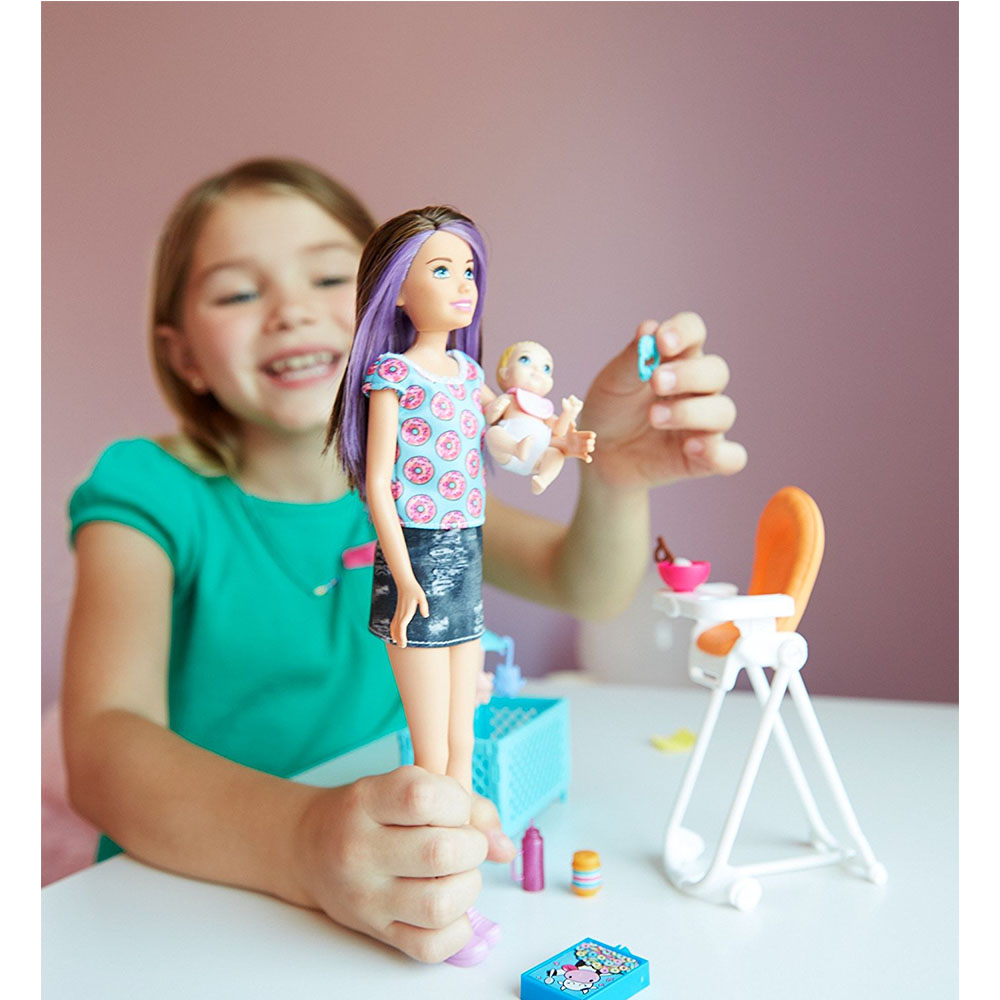 Barbie Skipper Bebek Bakıcılığı Oyun Seti FHY98