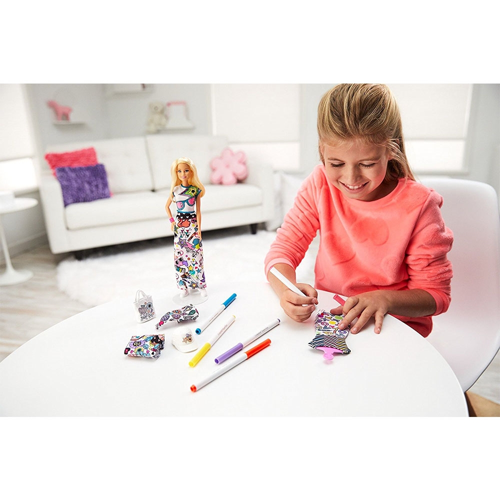 Barbie Crayola İle Kıyafet Tasarla Oyun Seti FPH90