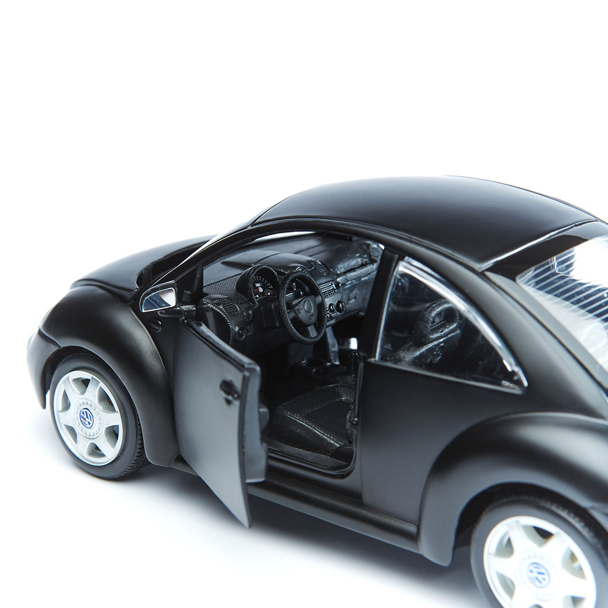 Maisto 1:25 Volkswagen New Beetle Matte Black