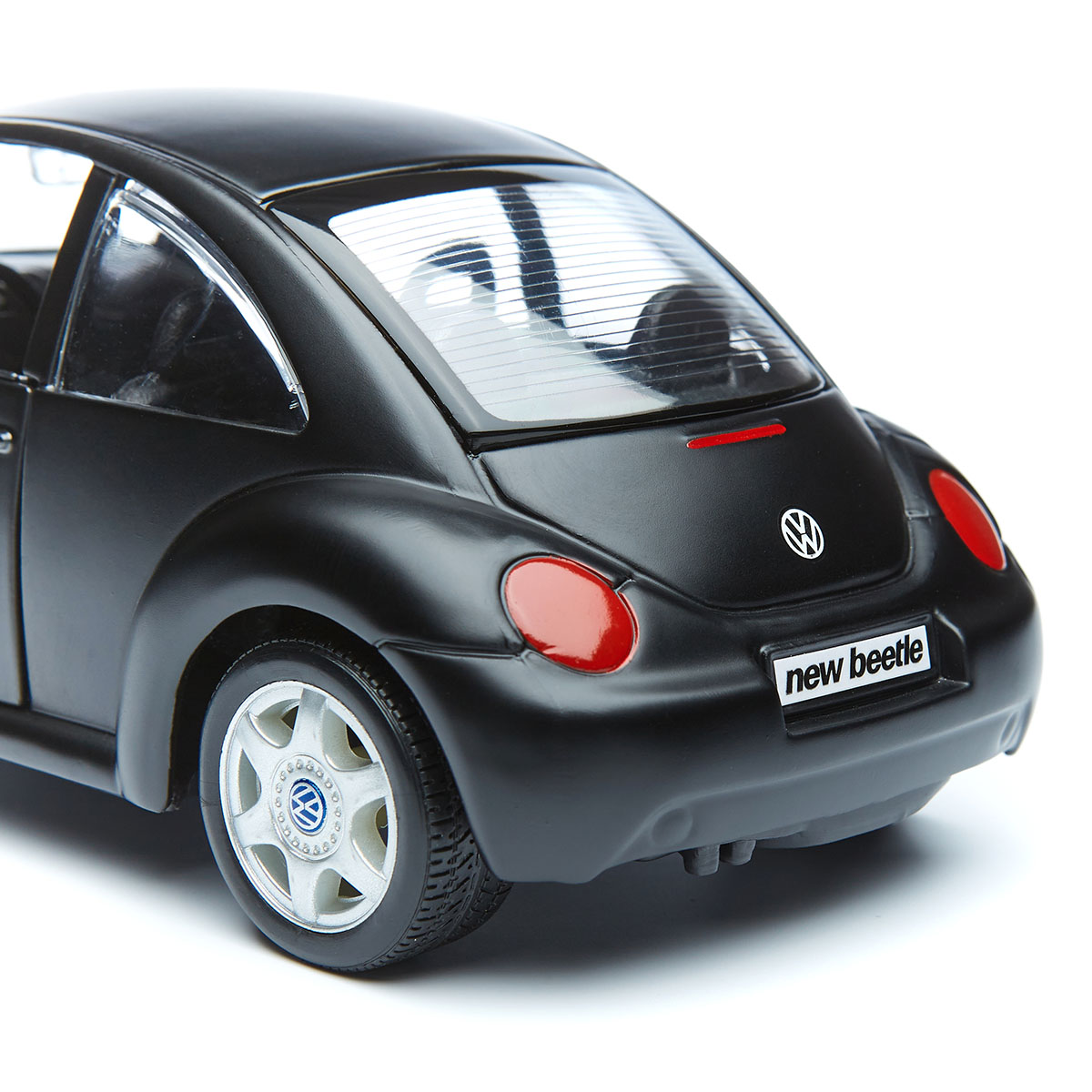 Maisto 1:25 Volkswagen New Beetle Matte Black