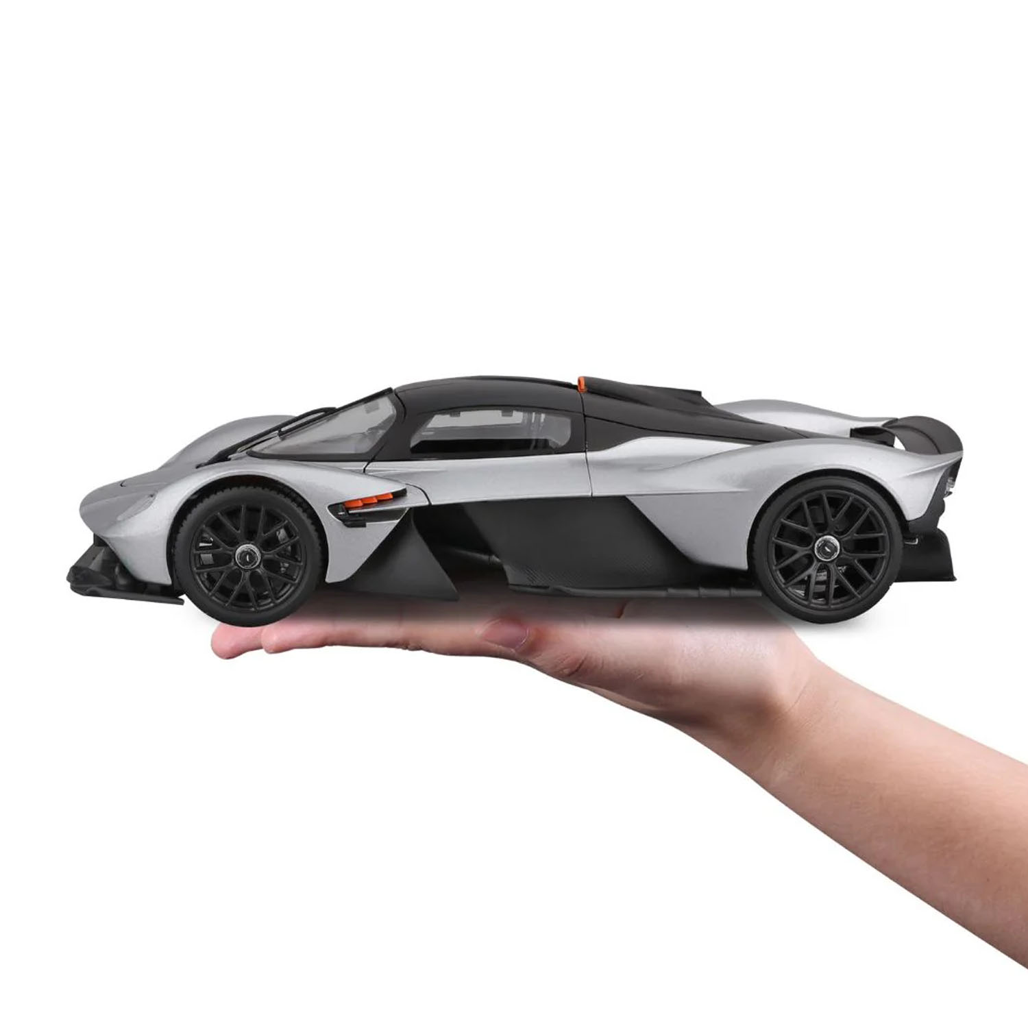 Maisto 1:18 2022 Aston Martin Valkyrie Model Araba 31465 - Gri