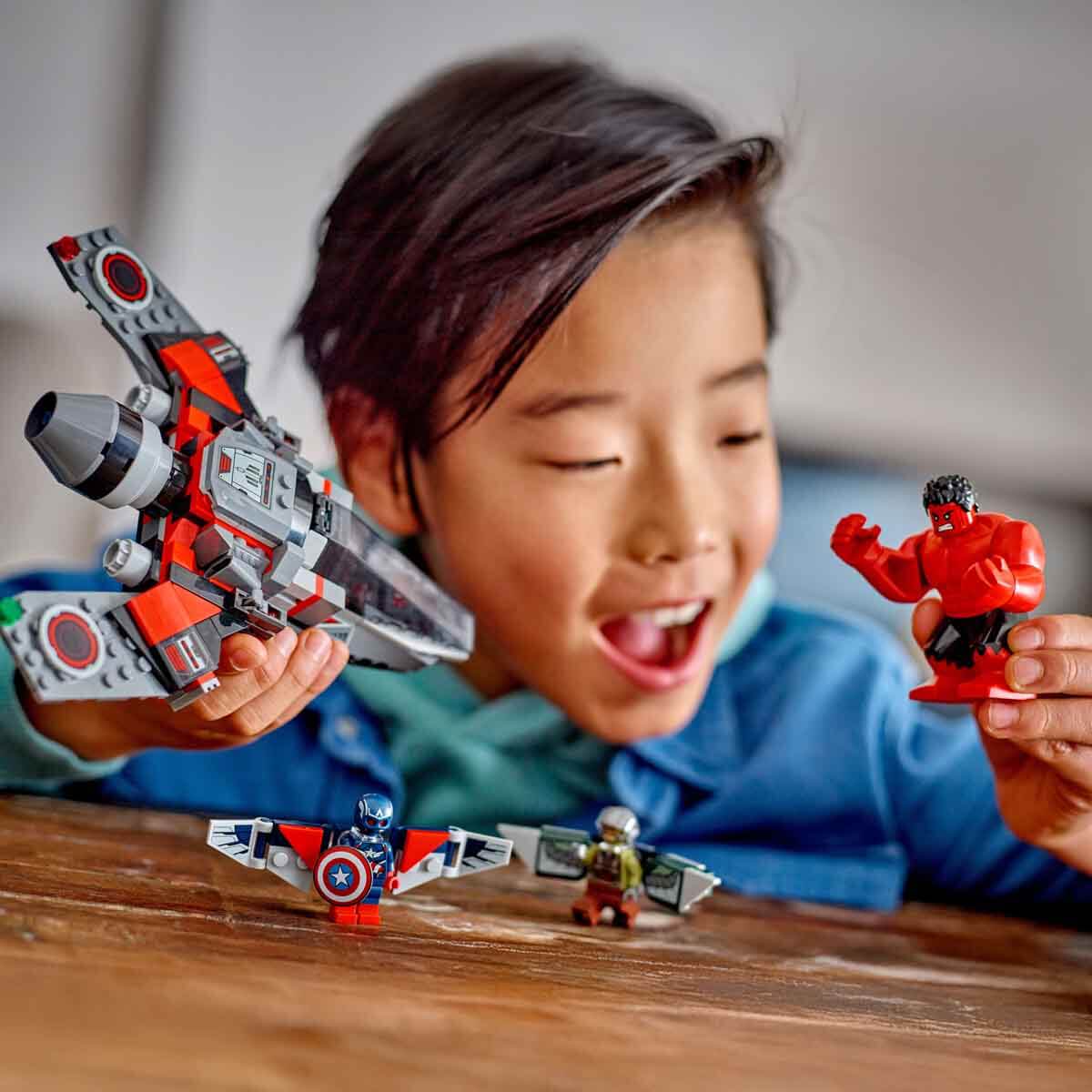 LEGO Marvel Kaptan Amerika ile Red Hulk Savaşı 76292