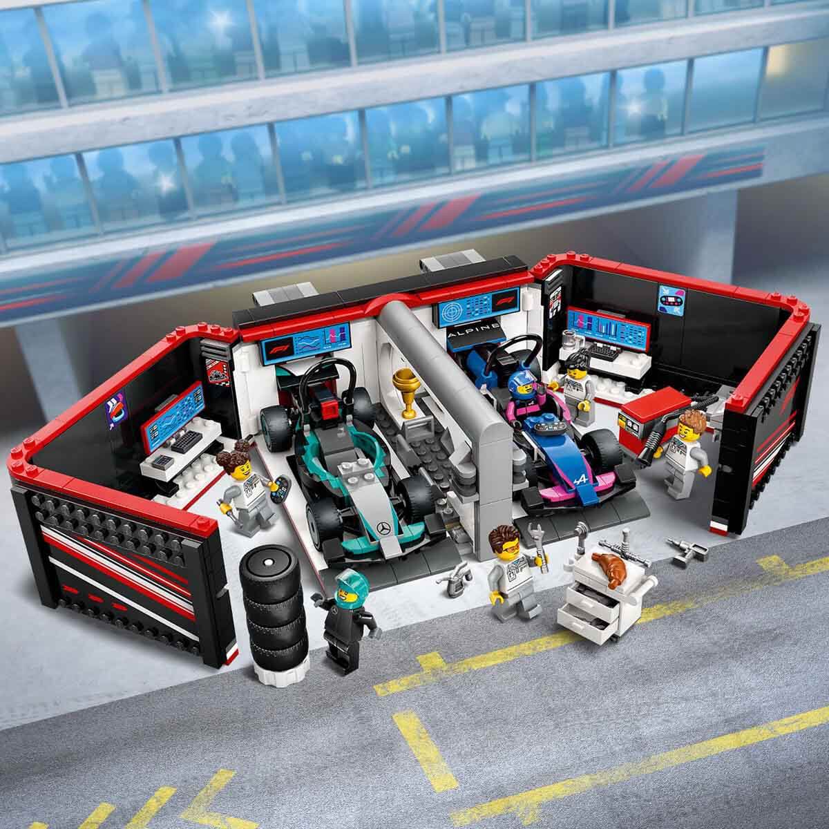 LEGO City F1 Garajı ve Mercedes-AMG ve Alpine Arabaları 60444