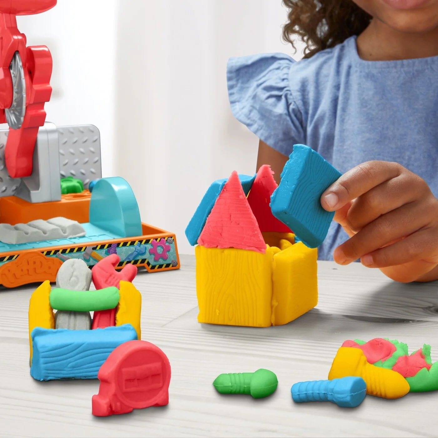 Play-Doh Damga ve Testere Aleti Tezgahı F9141