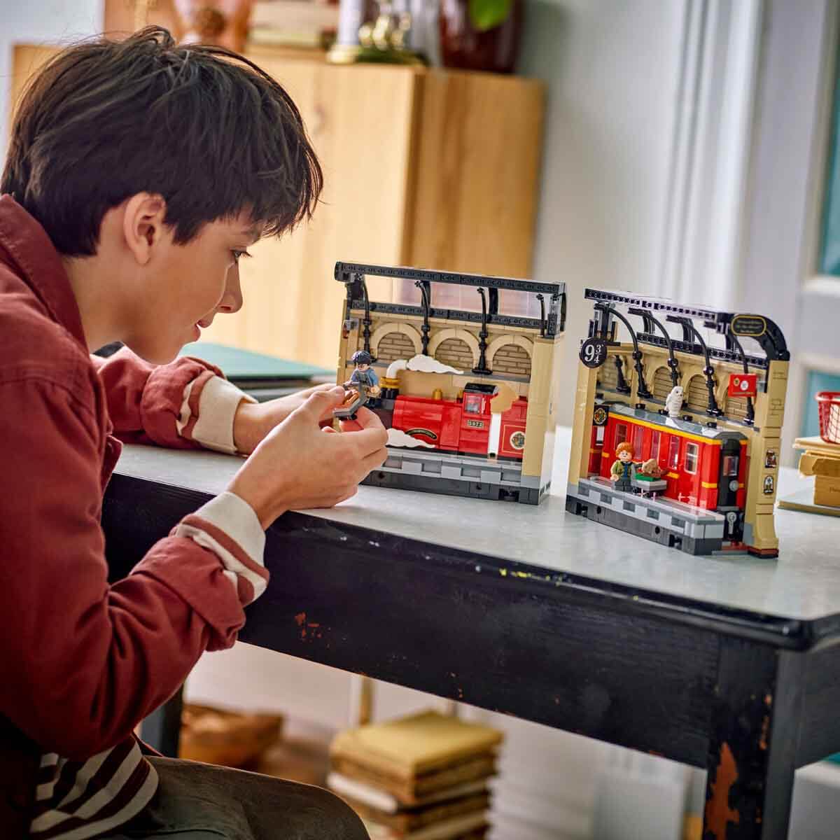 LEGO Harry Potter Kitaplık Dekoru: Hogwarts Ekspresi 76450
