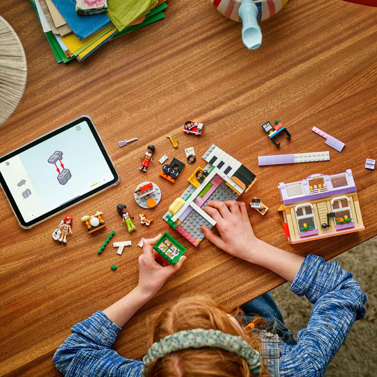 LEGO Friends Müzik Mağazası ve Daire 42653