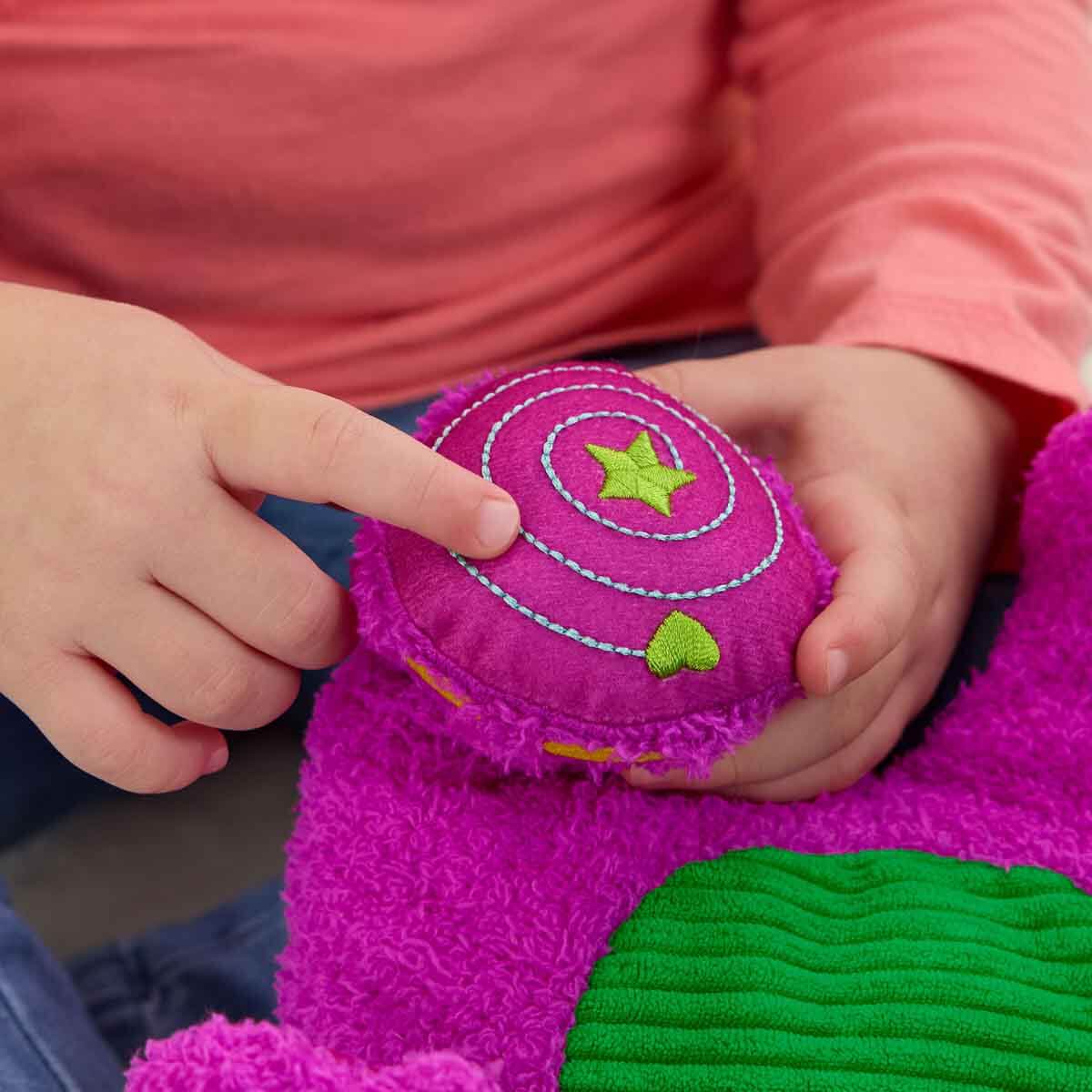 Fisher-Price Barney Duyusal Peluş 32 cm HYG89