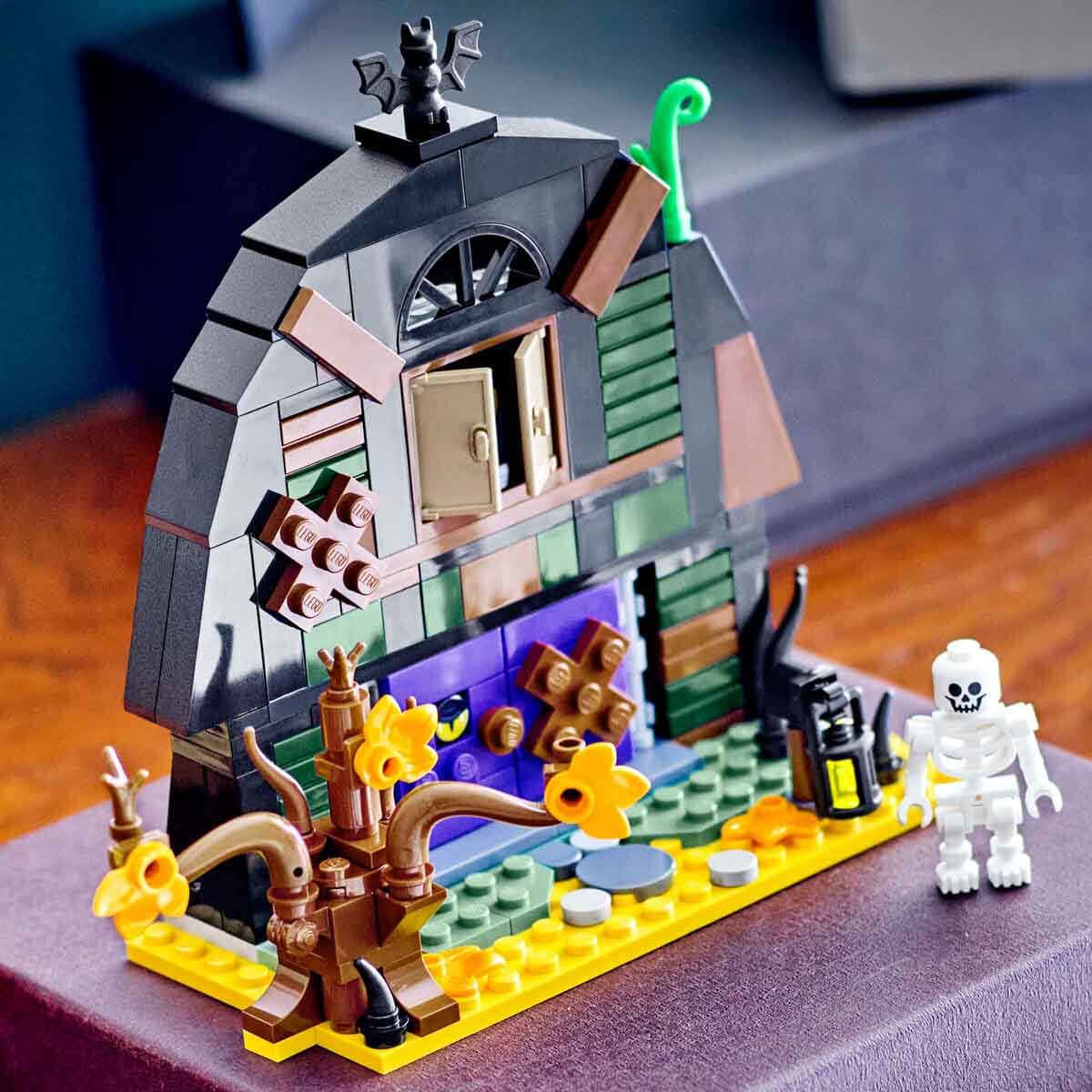 LEGO Cadılar Bayramı Ahırı 40721