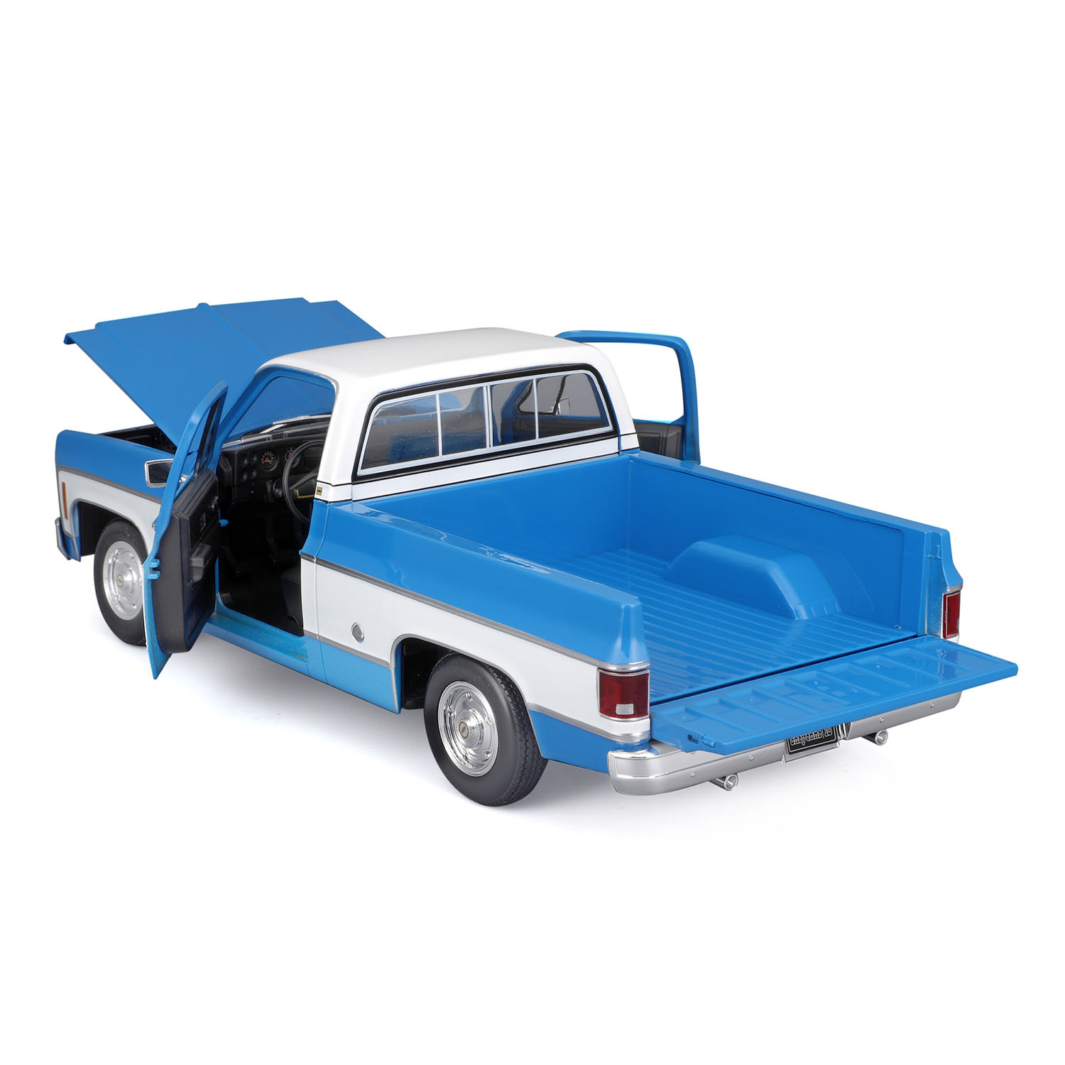 1/18 1974 Chevrolet C10 Cheyenne Super Mavi 31467-02