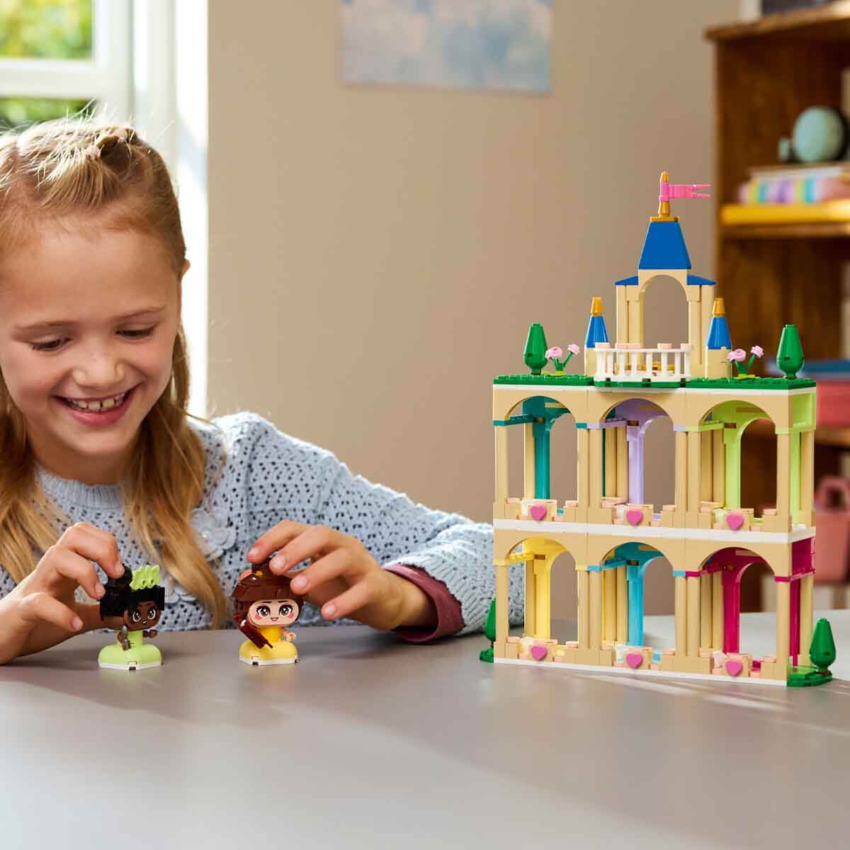 LEGO Disney Princess Şato ile Mini Belle ve Tiana 43291
