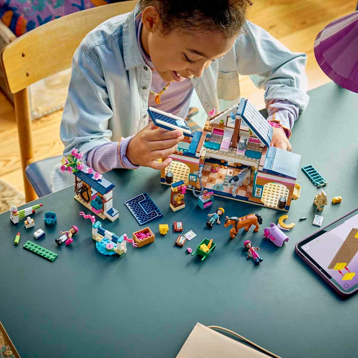 LEGO Friends At Ahırı ve Binicilik Akademisi 42688
