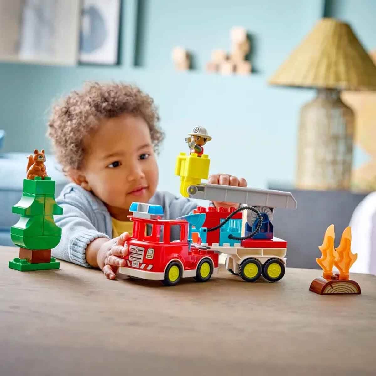 LEGO DUPLO Hortumlu İtfaiye Aracı ve İtfaiyeci 10473