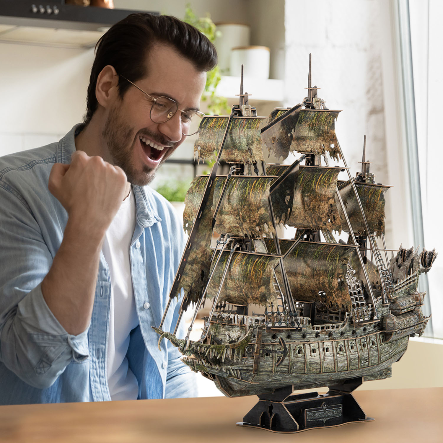 Uçan Hollandalı Gemisi 3D Puzzle T4041h - Karanlıkta Parlayan