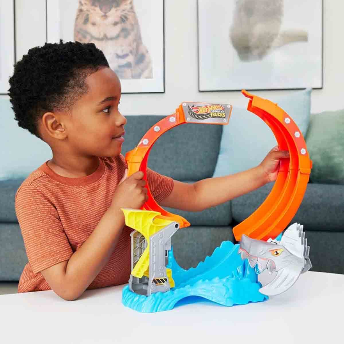 HW Monster Trucks Köpekbalığı Oyun Seti JFR08