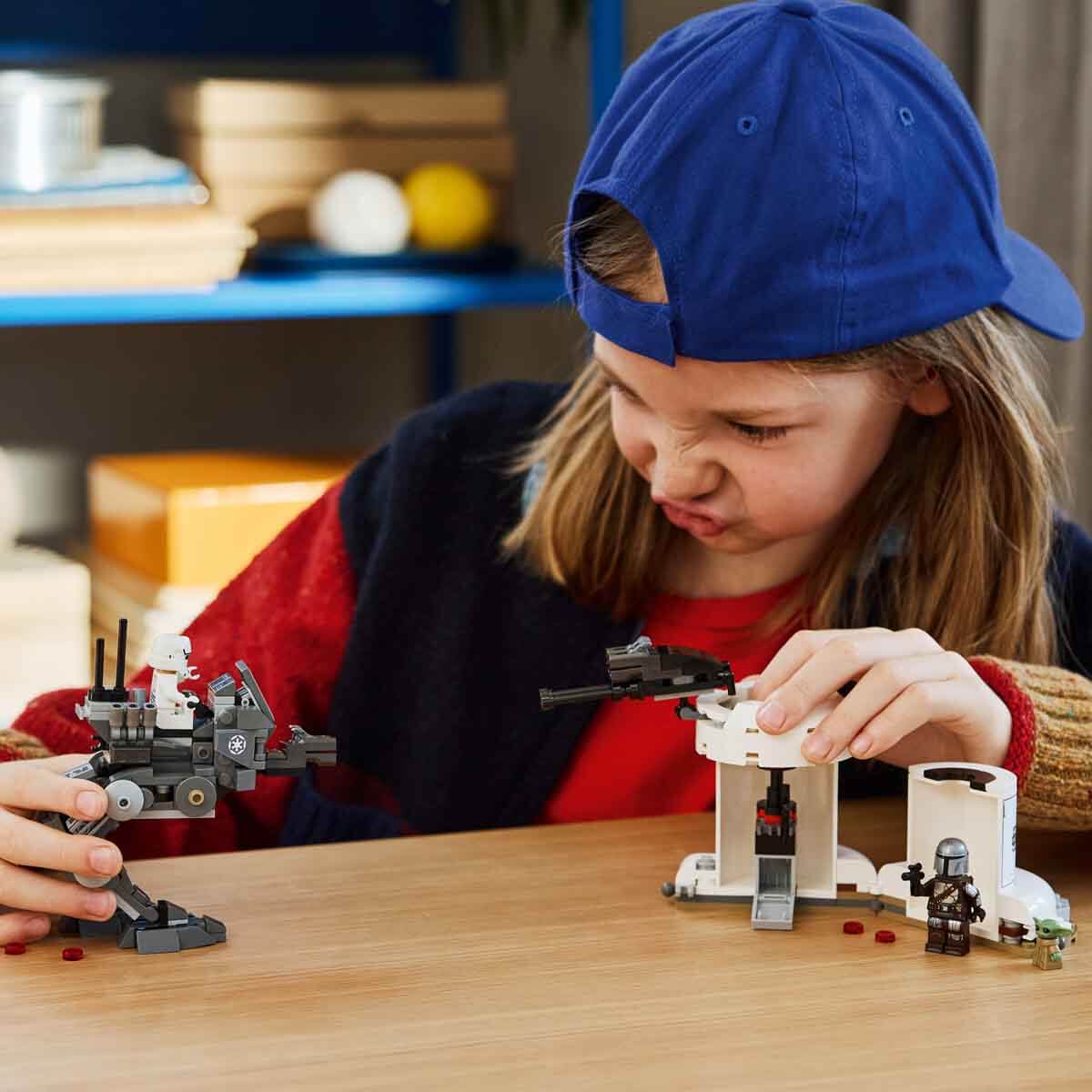LEGO Star Wars Mandalorian ve Grogu AT-RT Saldırısı 75444