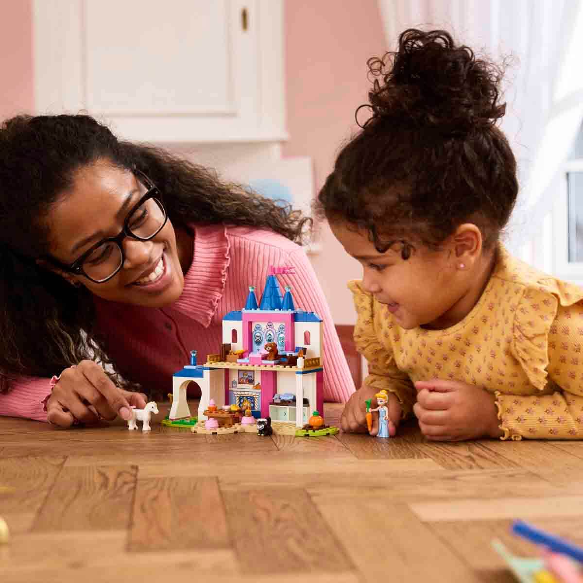 LEGO Disney Princess Sindirella Hayvan Dosları Şatosu 43283
