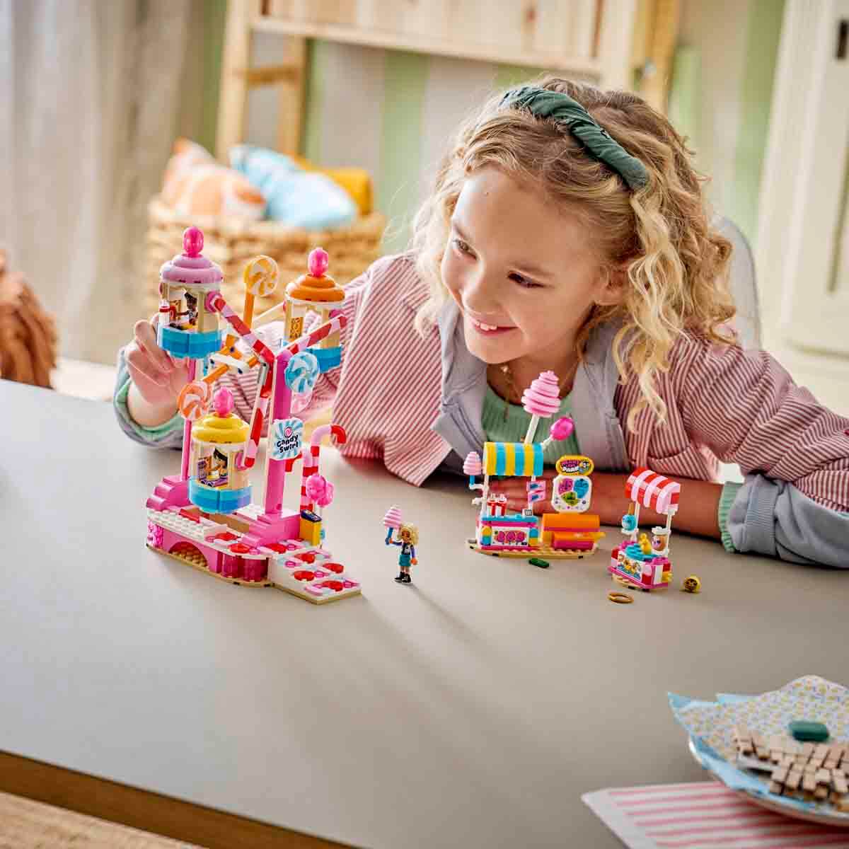 LEGO Friends Şeker ve Kapkek Dönme Dolabı 42700